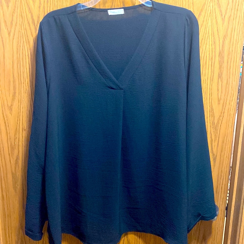 Womens long sleeve black top size 1x